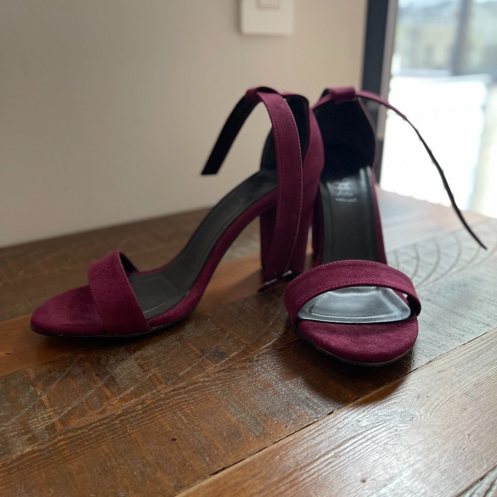 NWB Evdokia Women's Claret Red Suede Heeled Shoes